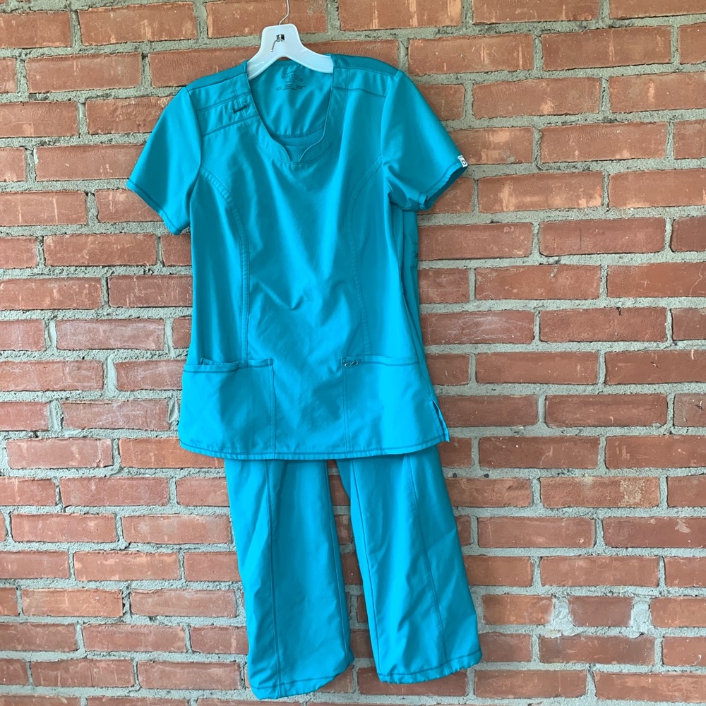 Infinity scrubs